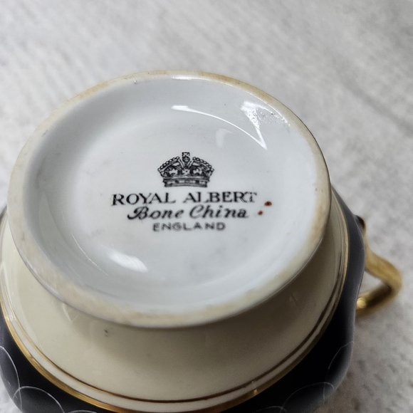 Royal Albert Crown Bone England China Teacup Saucer BLACK w/White Swirls Gold - Picture 10 of 16